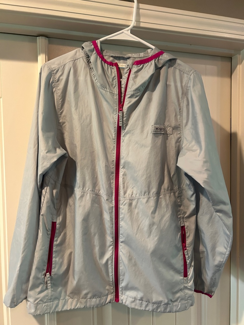 Light Gray Womens Size Small Columbia Hooded Windbreaker Jacket w/ Pink Trim